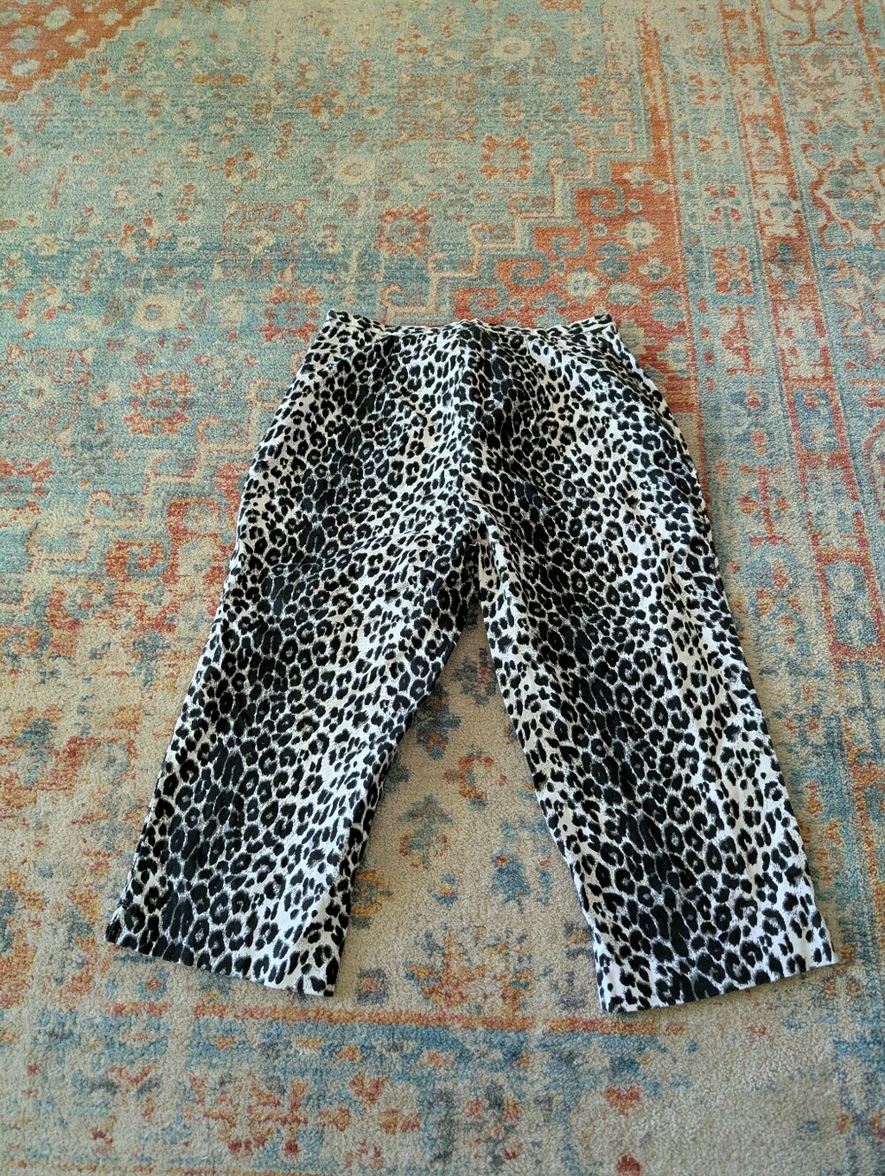 90s Y2K Women's 6? Leopard Print Capris Pants Shorts Black & White - Picture 3 of 9